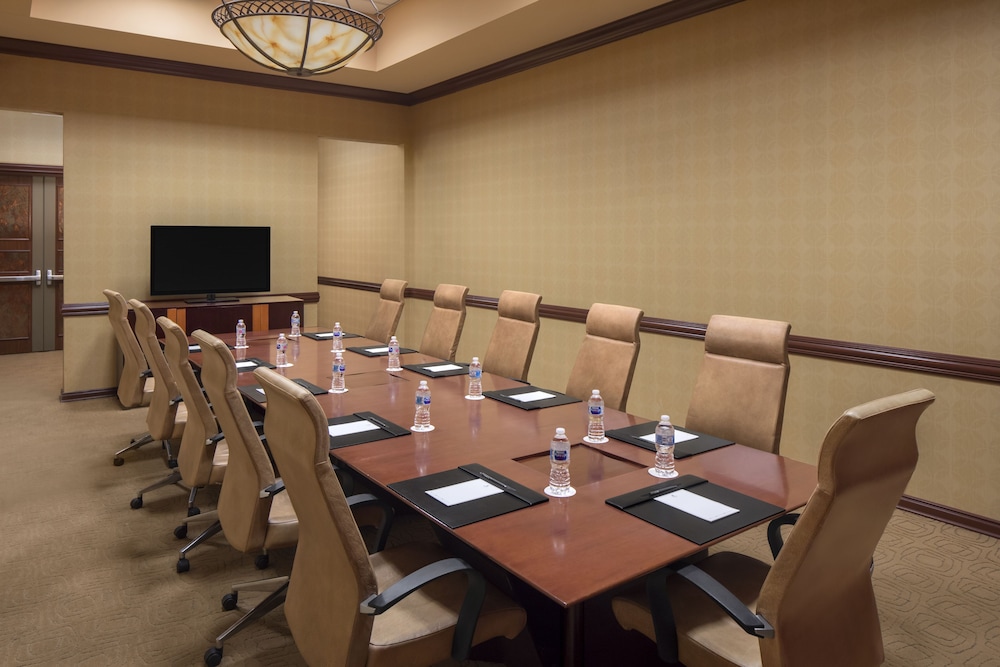 Embassy Suites by Hilton San Marcos Conference Center 60/76