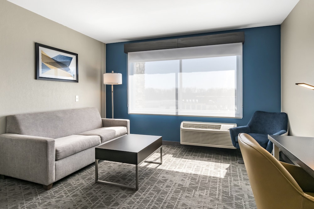 Holiday Inn Express And Suites Carlisle Southwest I-81 27/42