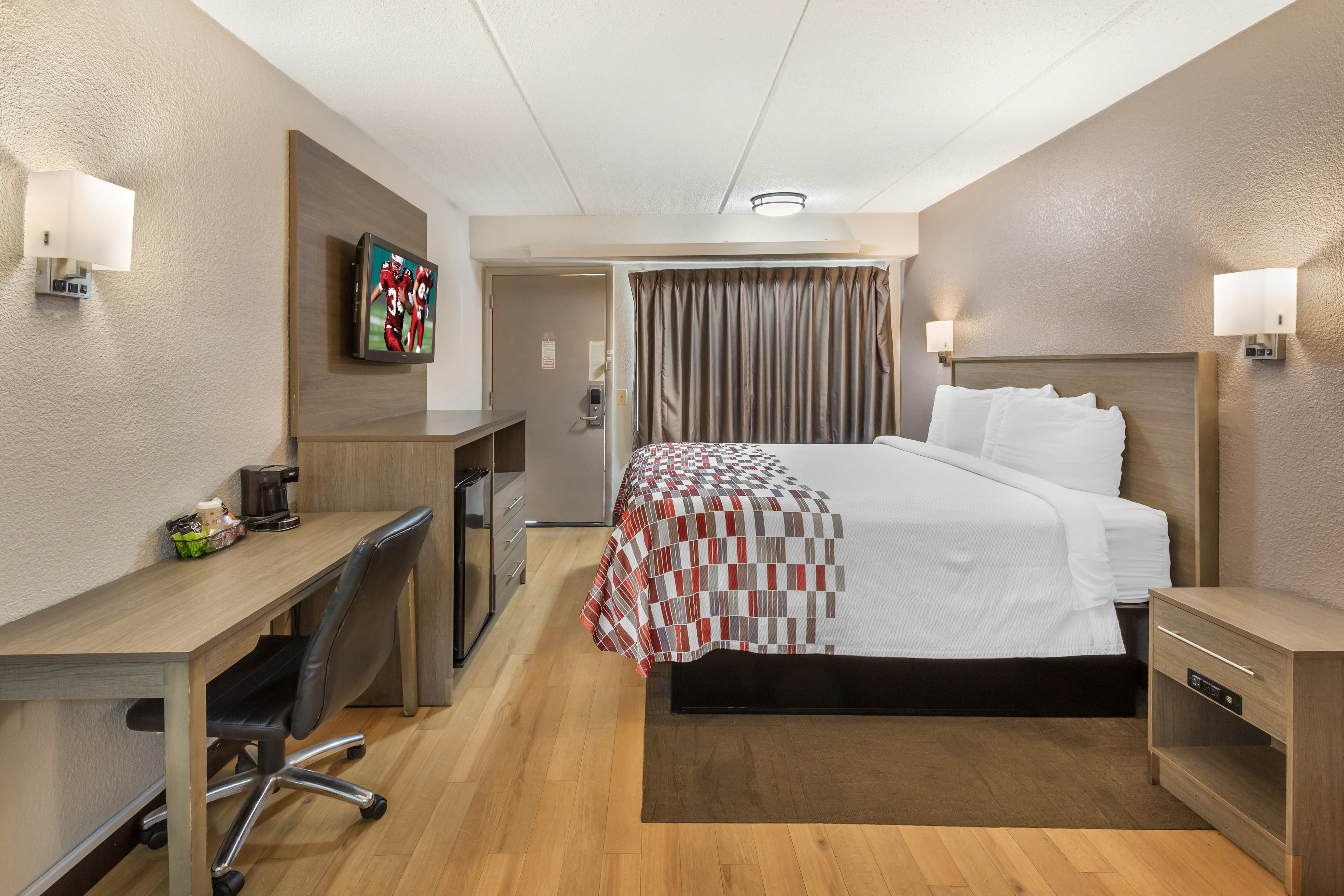 DELUXE, KING BED, ACCESSIBLE
