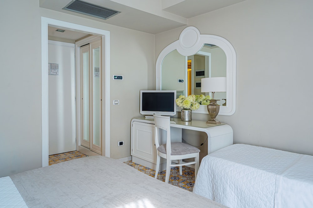 Hotel Capri 14/50
