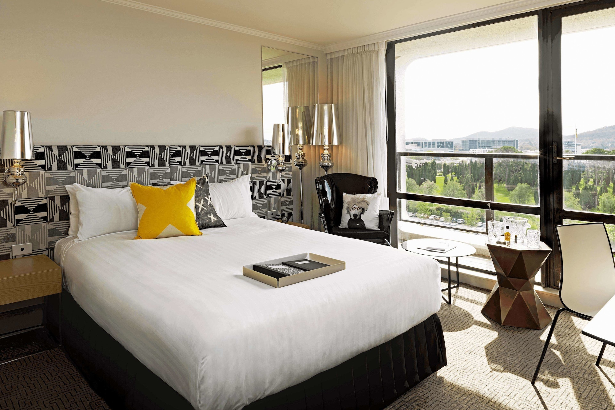 2 Bedrooms, State, Qt, Suite