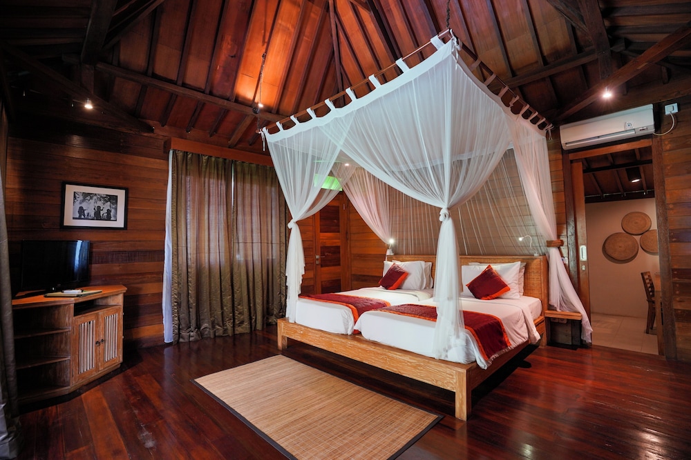 Joglo, Villa, Queen Bed, Pool View