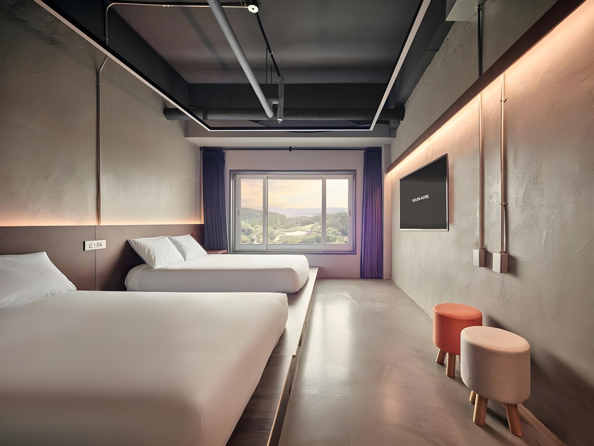 Signature, Super, Twin Beds, Low Floor