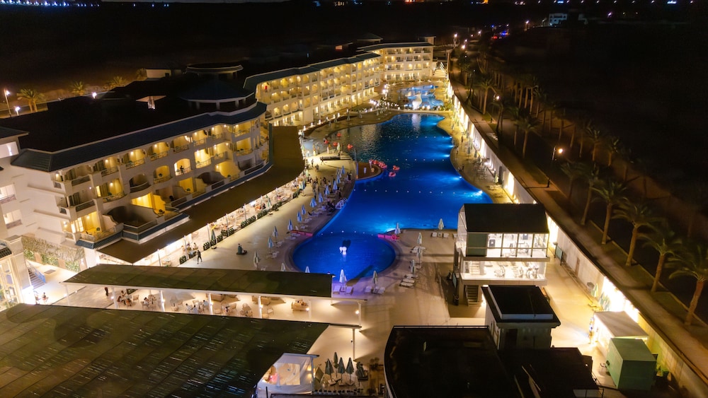 FLOW Spectrum Resort Sahl Hasheesh in SAHL HASHEESH