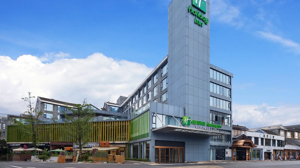 Holiday Inn Dujiangyan Ancient Town 2/50