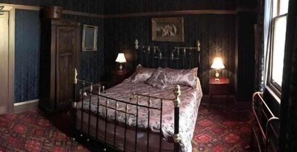 Shakespeare Hotel Surry Hills 13/37