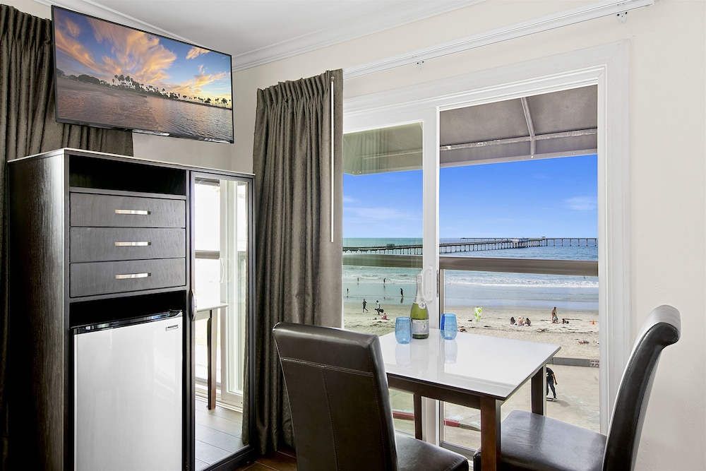 Ocean Beach Hotel 53/69
