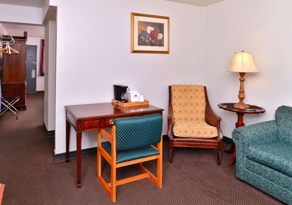 Castle Inn & Suites By OYO Chickasha 43/66