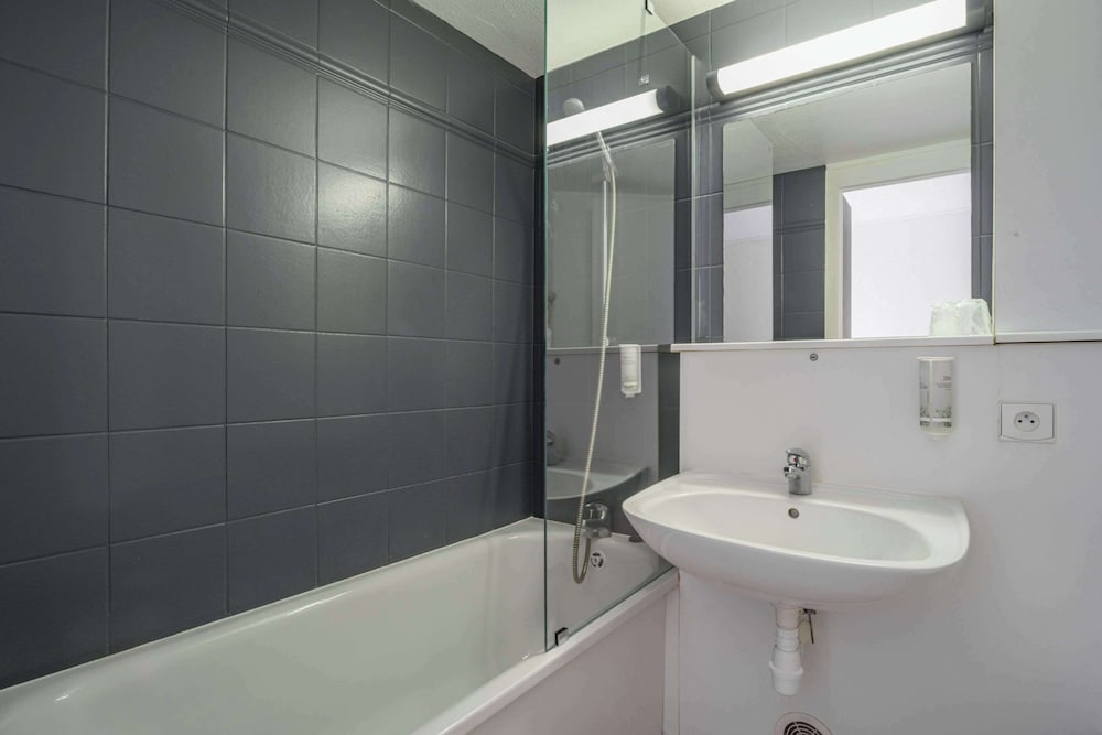 Brit Hotel Reims La Neuvillette 48/50