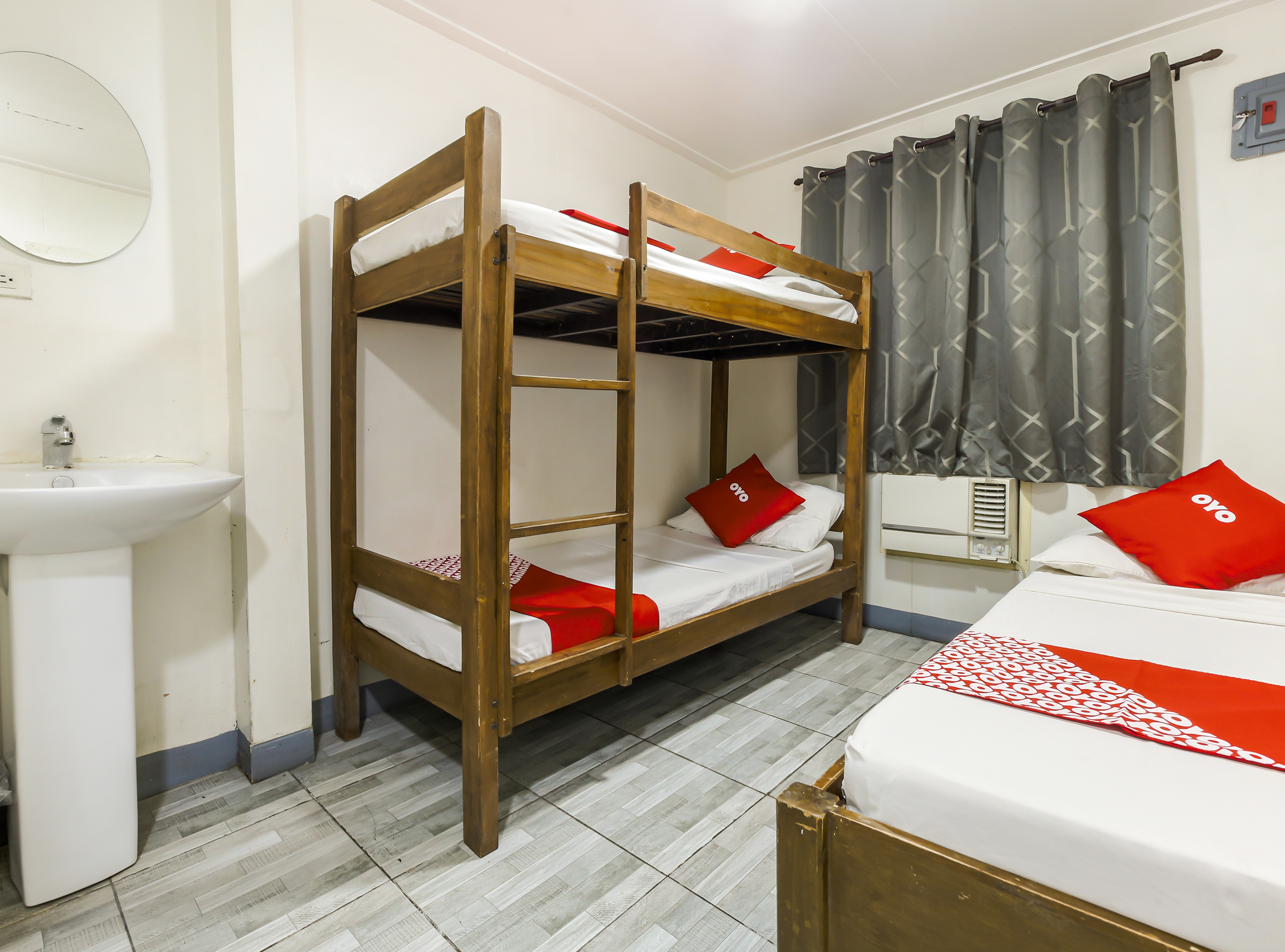 Metro Deluxe Residences 32/50