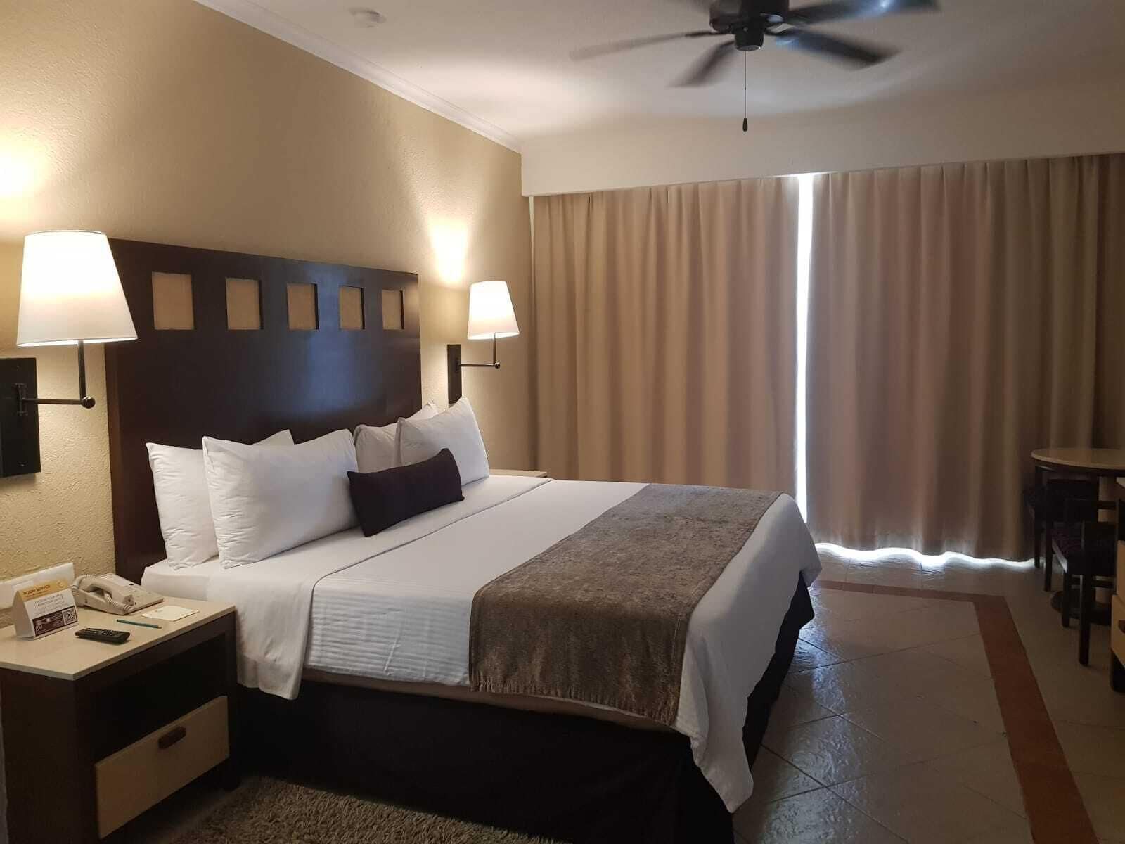 1 Bedroom, Platinum, Suite, King Bed, Queen Murphy Bed