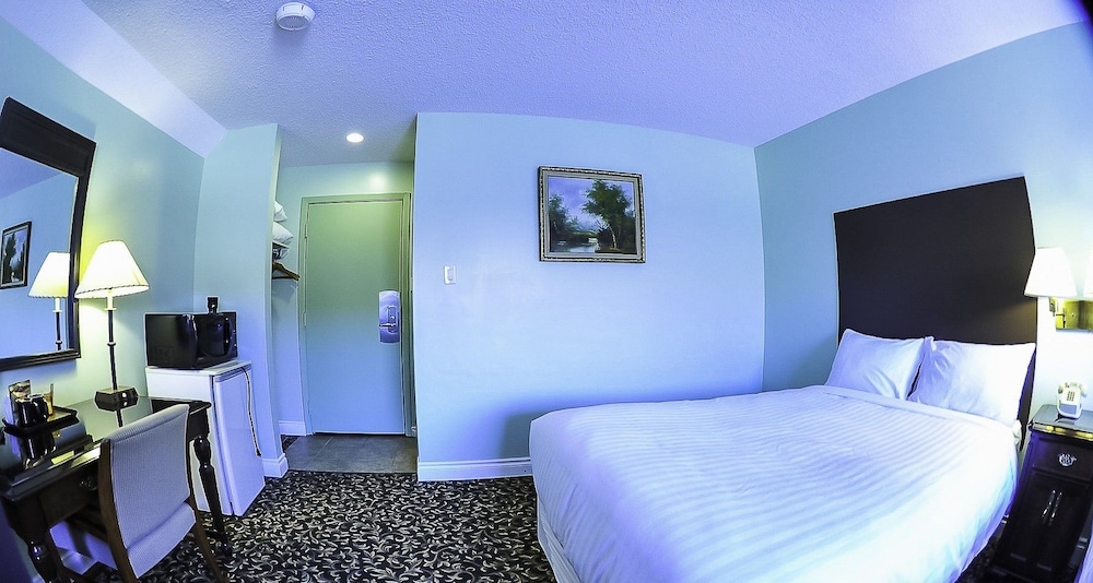 Cloud 9 Inn 9/72