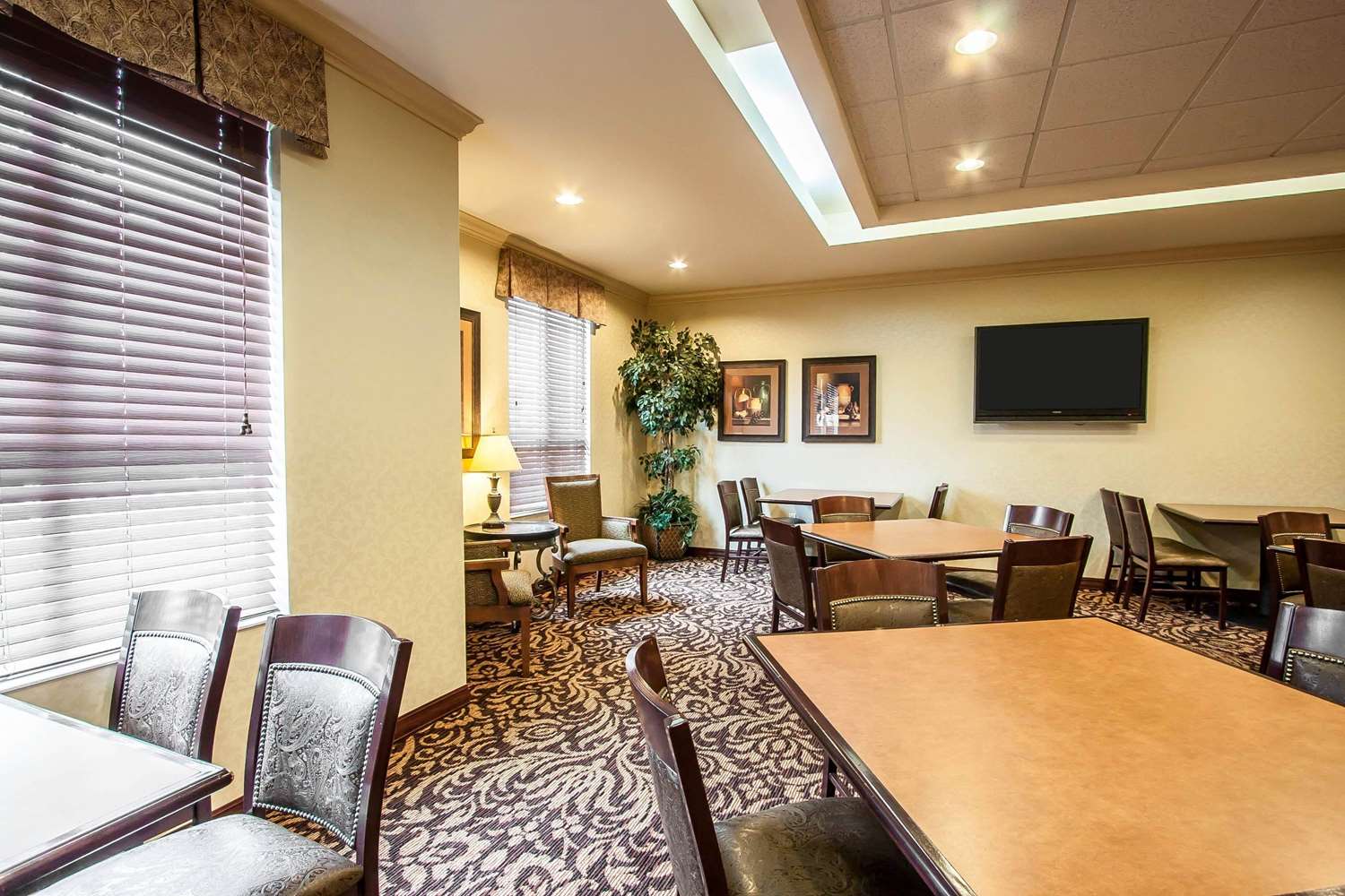 Comfort Inn and Suites McMinnville Wine Country 33/35