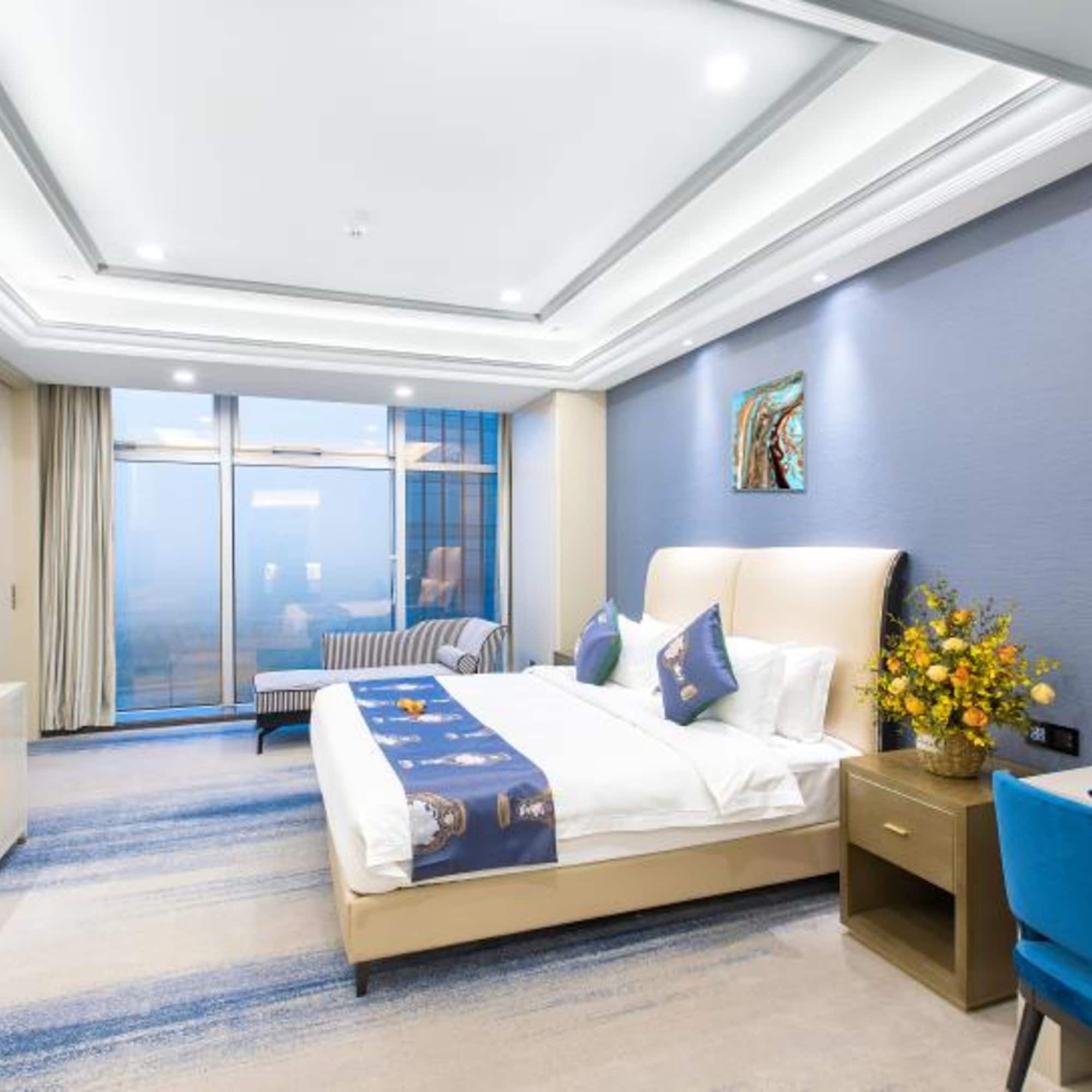 DELUXE, SUITE
