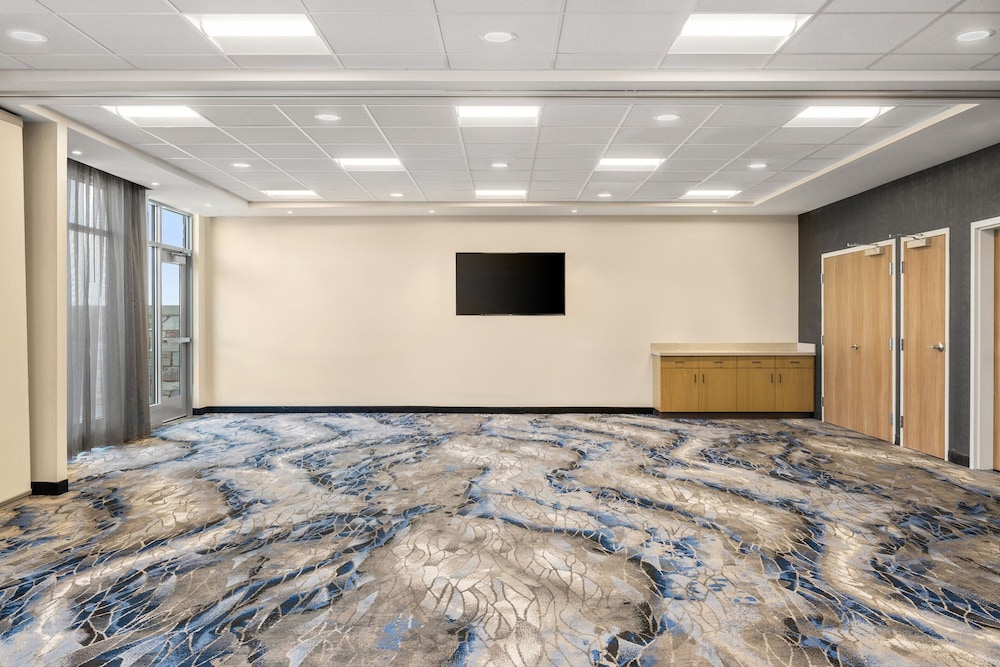 Fairfield Inn & Suites Baraboo 24/32