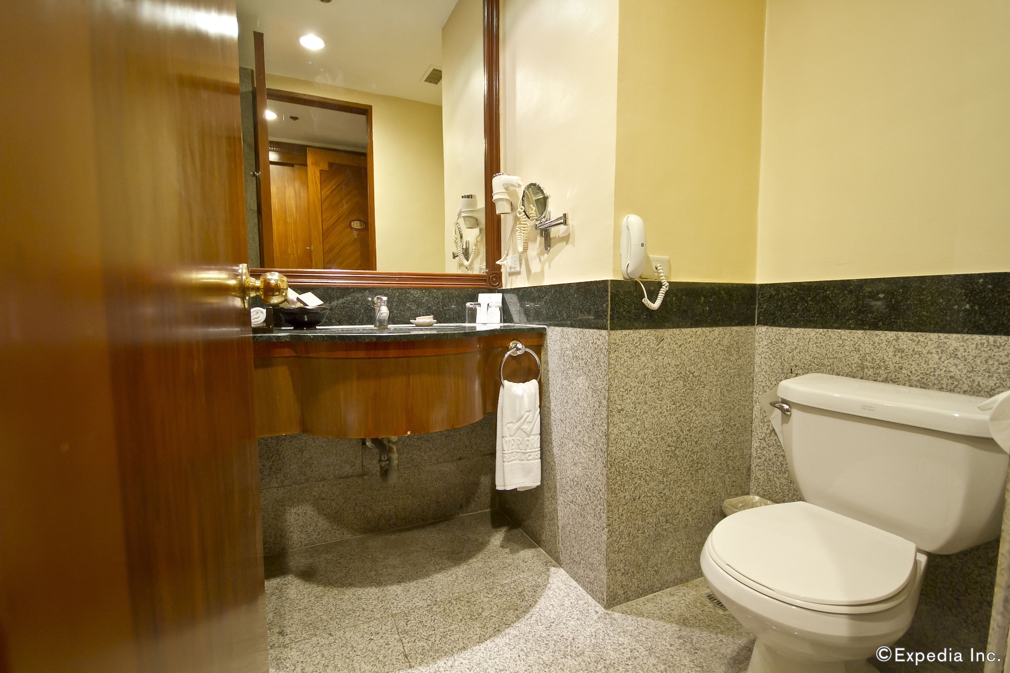 Ambassador, Twin Beds، Waterfront Cebu City Hotel and Casino 7/10