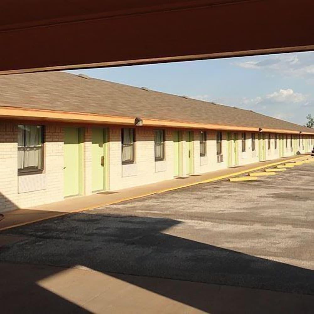 Knights Inn Stephenville 16/20