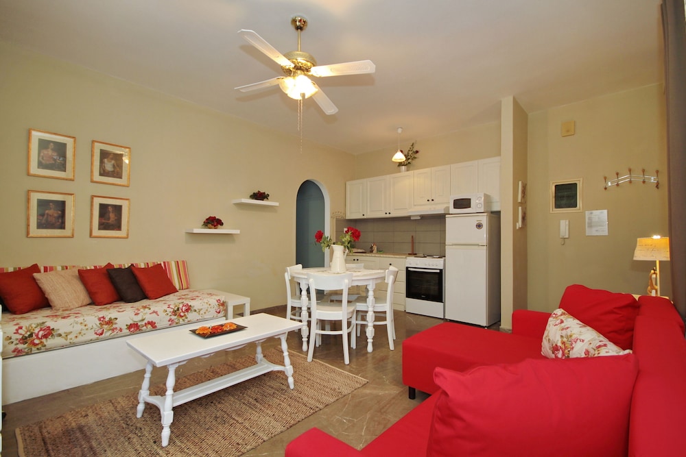 Aloe Luxury Apartments And Suites 25/50