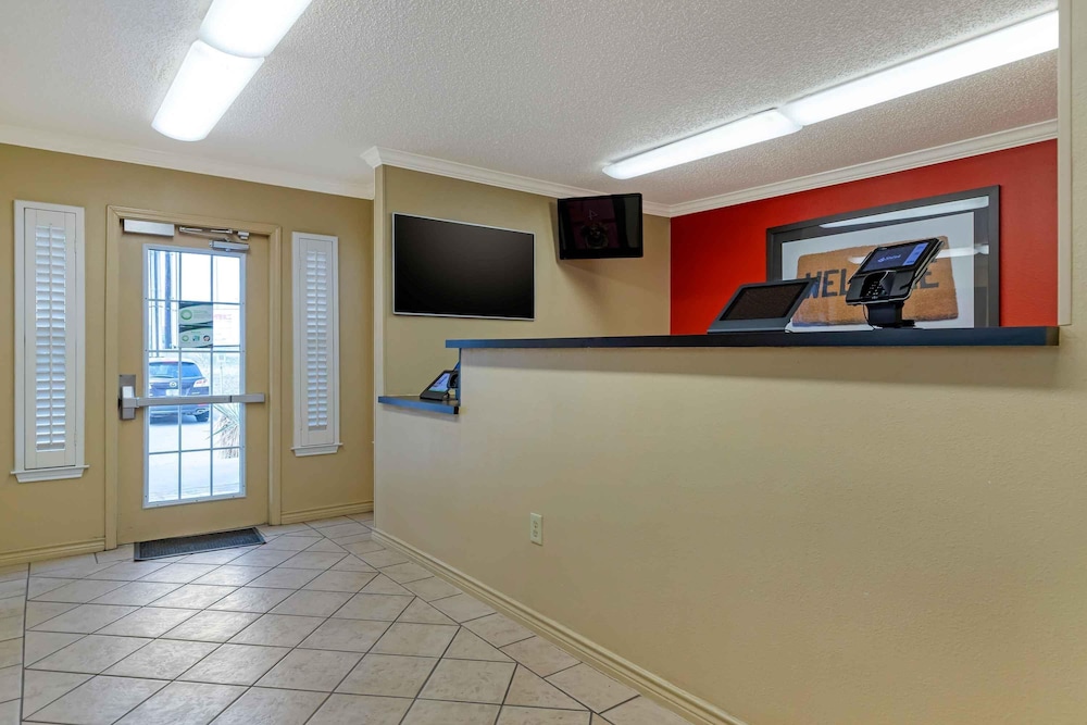 Extended Stay America - San Antonio - Airport 7/56