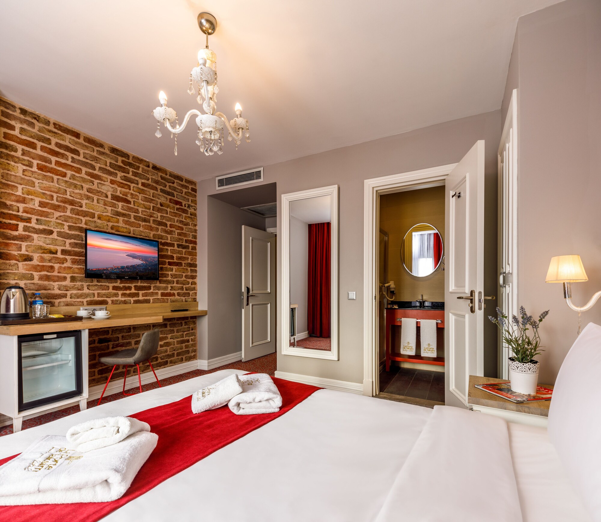 COMFORT, DOUBLE BED