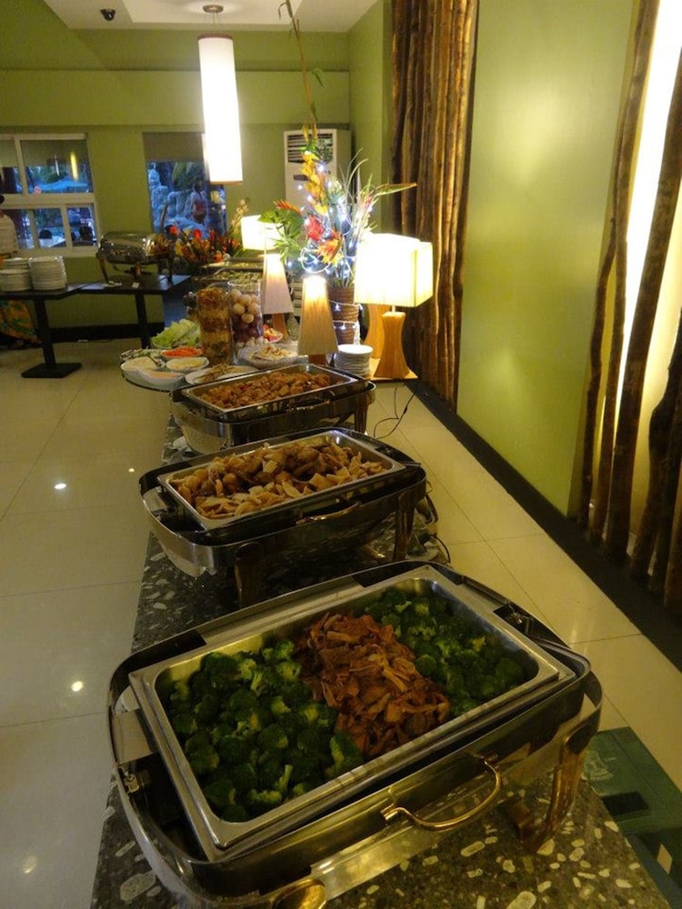 Tanza Oasis Hotel And Resort 22/50