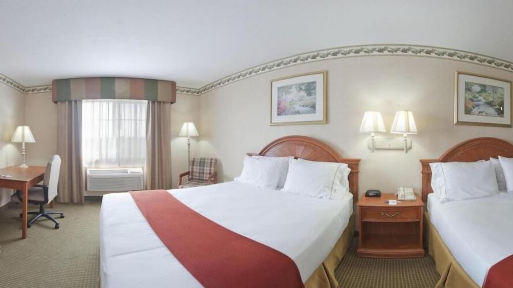 Holiday Inn Express Hotel Suites Defiance 14/52