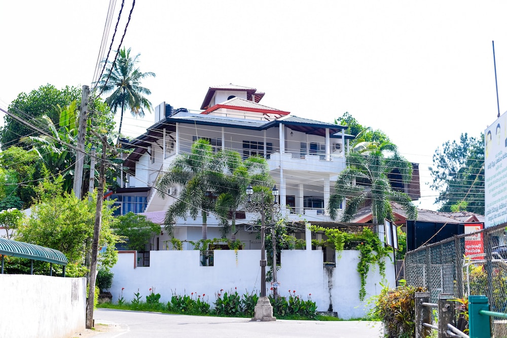 Dazzling Villa 2/54