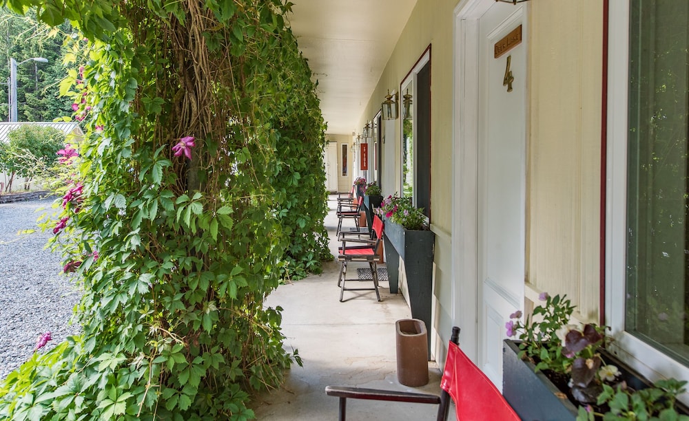 Emerald Valley Inn 42/74