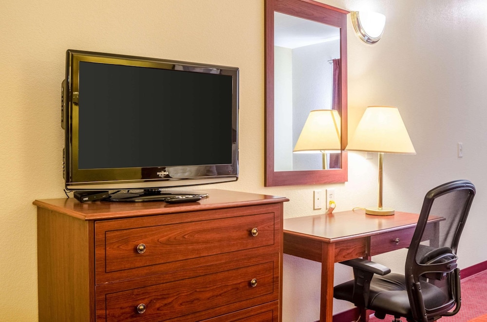 Holiday Inn Express Wichita North - Park City 35/38