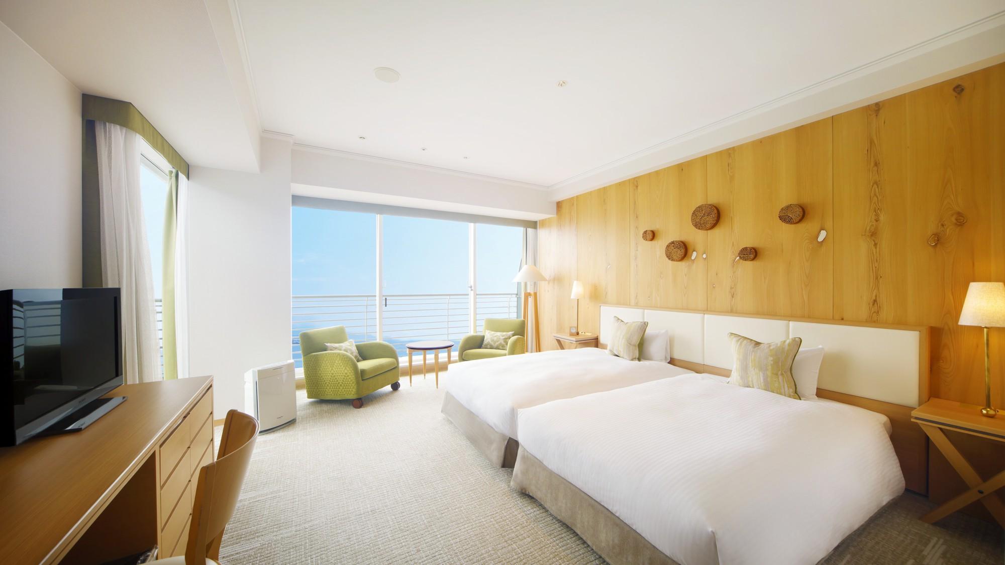 Lake, Twin Beds, Lake View, Superior Floor