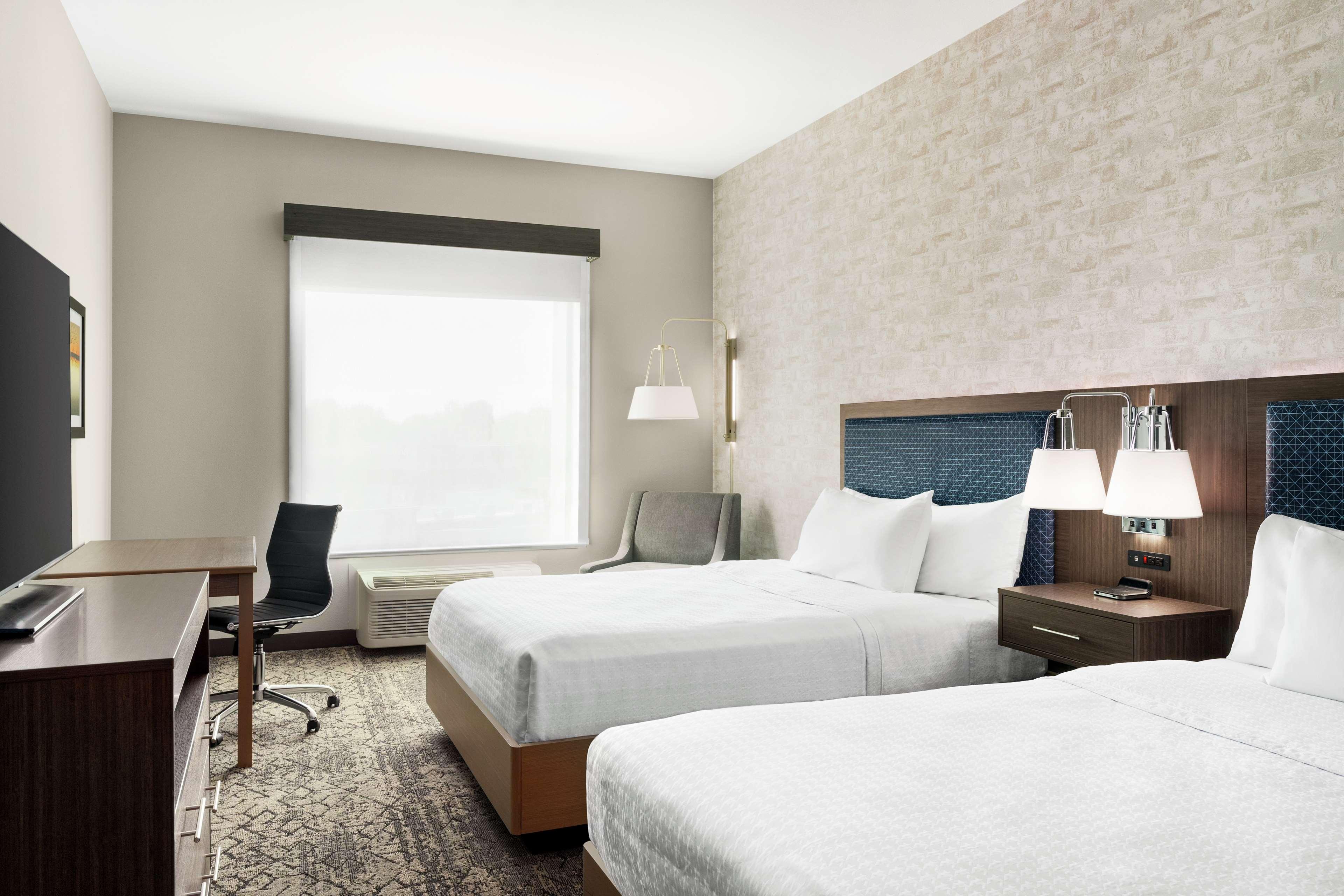 2 BEDROOMS, SUITE, 1 KING OR 2 QUEEN BEDS, 2 BATHROOMS
