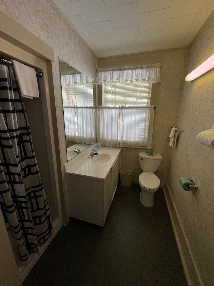 School House Inn 28/28