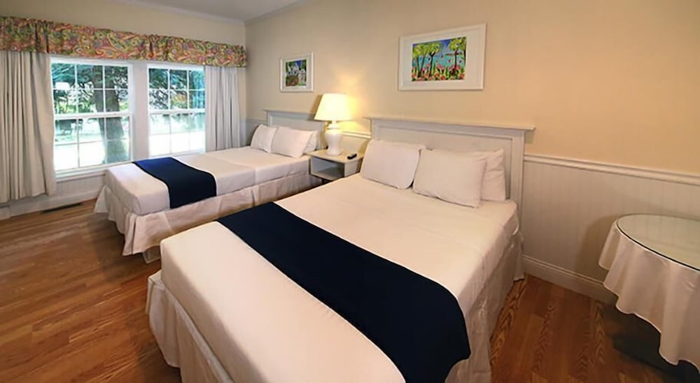 Colonial Inn in Harbor Springs 5/57