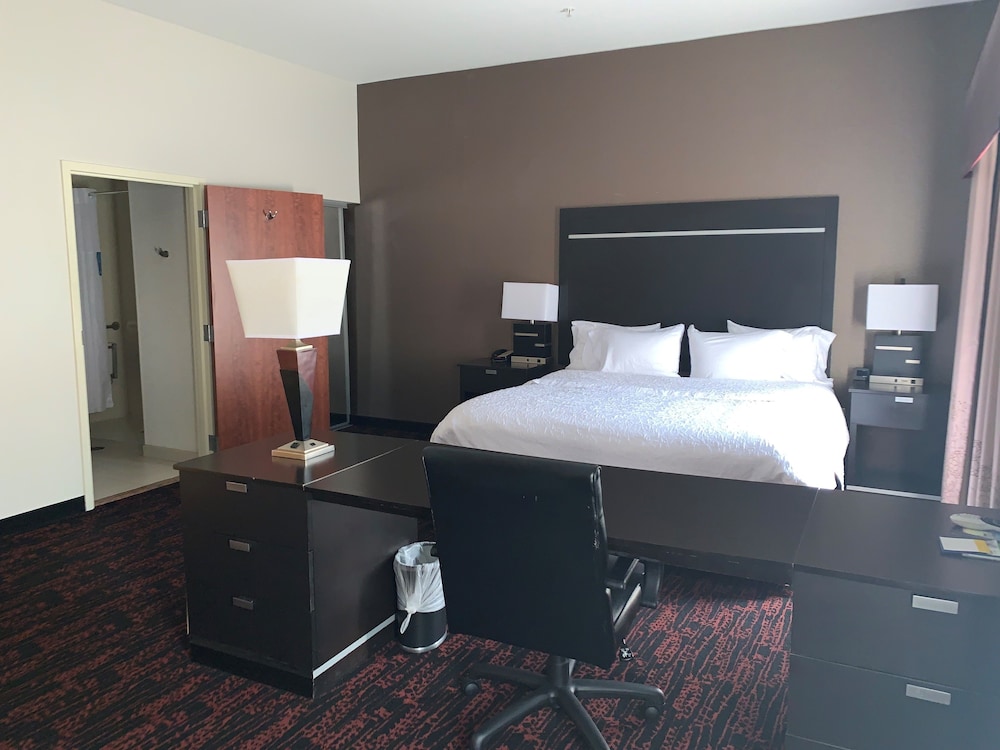Hampton Inn and Suites Tulsa Hills 15/37