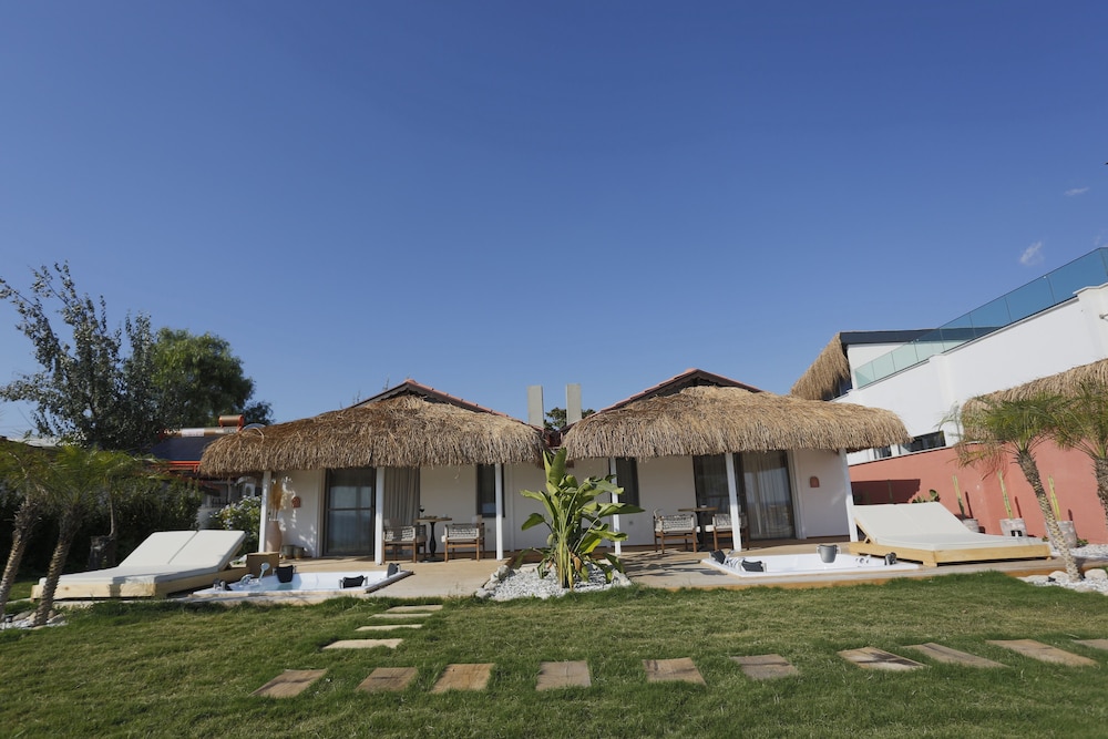 Glenn Hotel Beach 40/50
