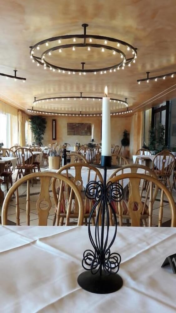 Erbenholz Hotel and Restaurant 27/40