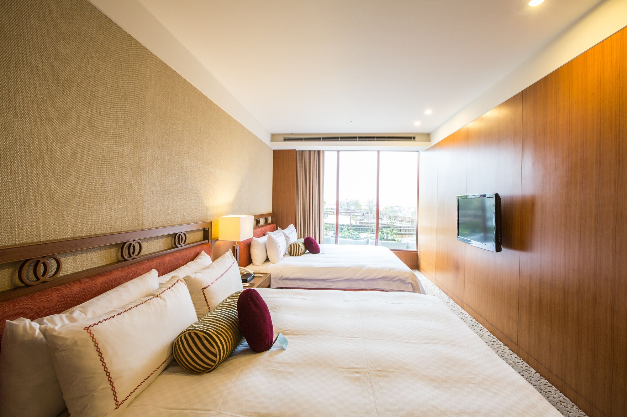 Deluxe, Suite, 2 King Beds, Modern Building