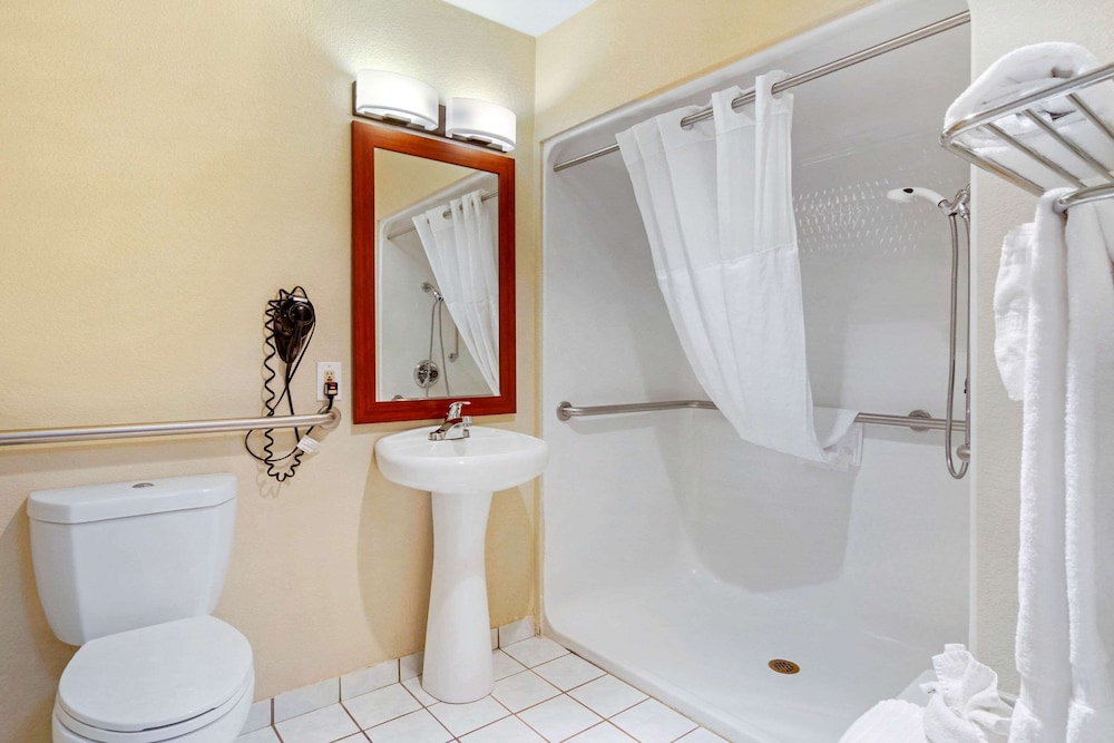 Comfort Inn & Suites Greeley, CO 52/54