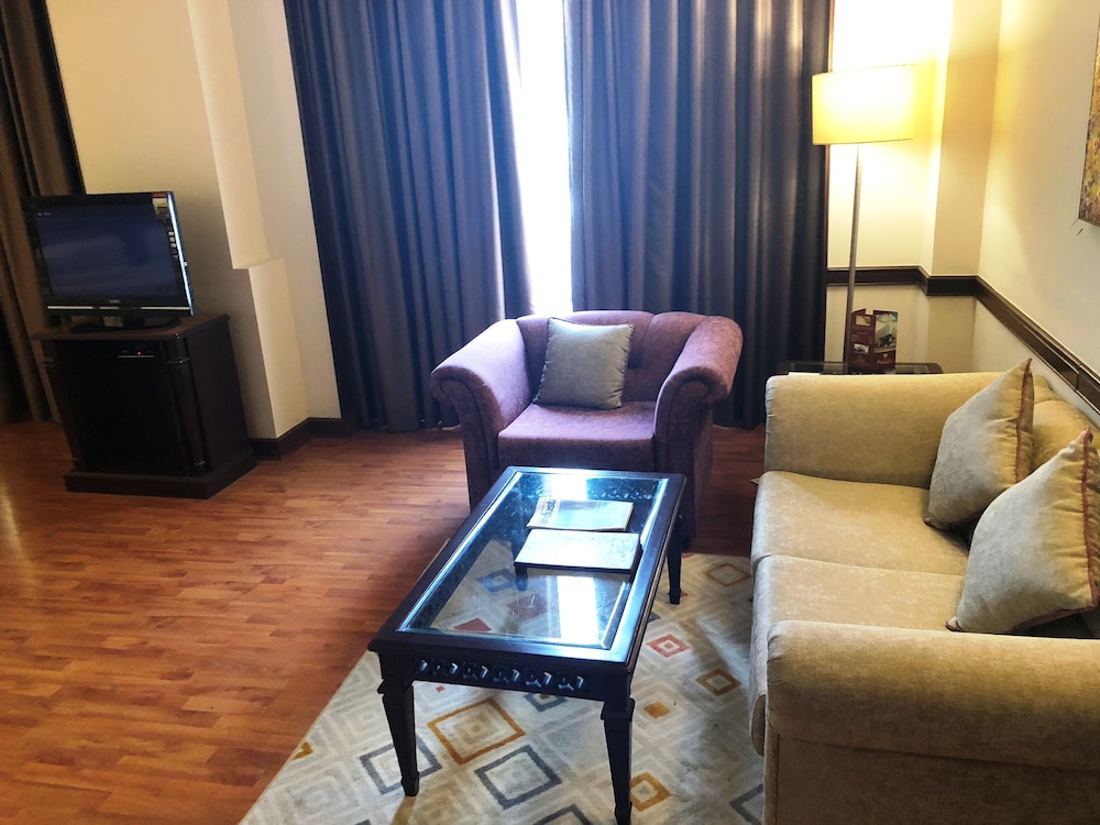 HOTEL PRESIDENT 23/35