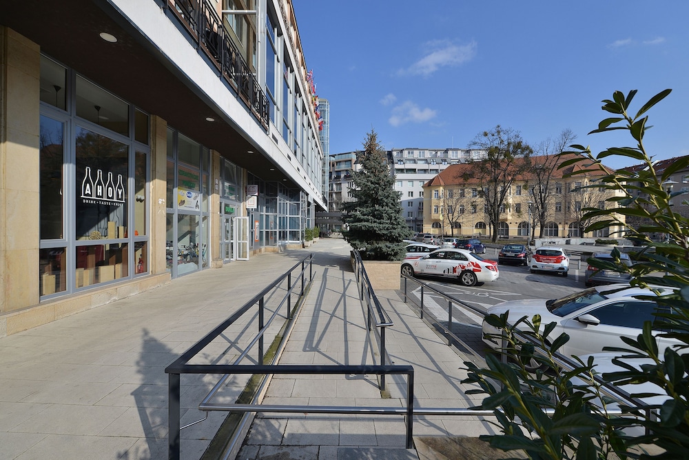 Apollo Hotel Bratislava 60/65