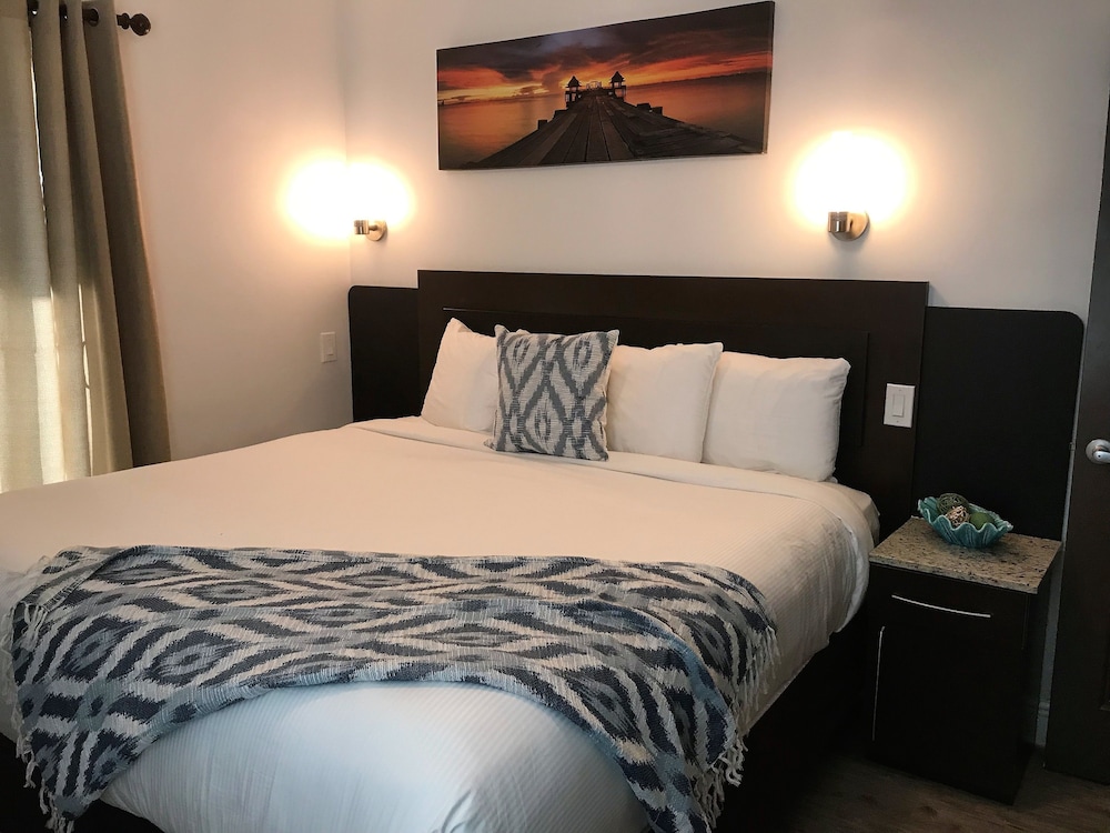 Caribbean Resort Suites 18/65