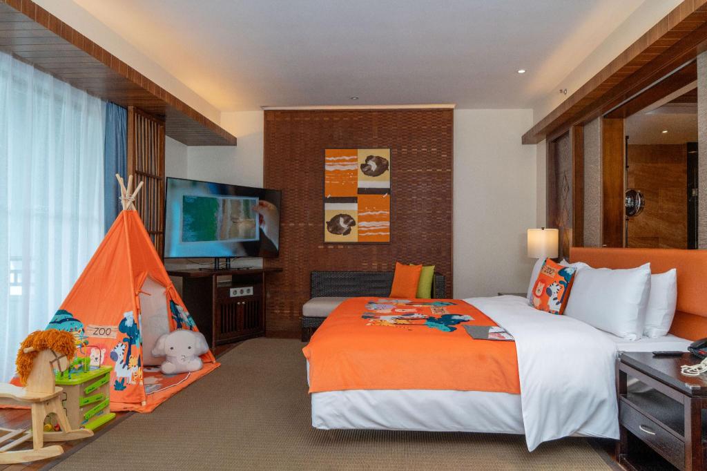 Theme, Guest Room, Family, King Bed, Garden View, Sofa, Balcony