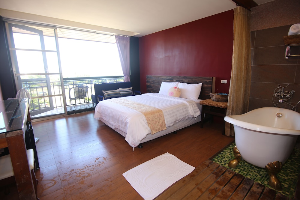 Water Front Hotel 30/53