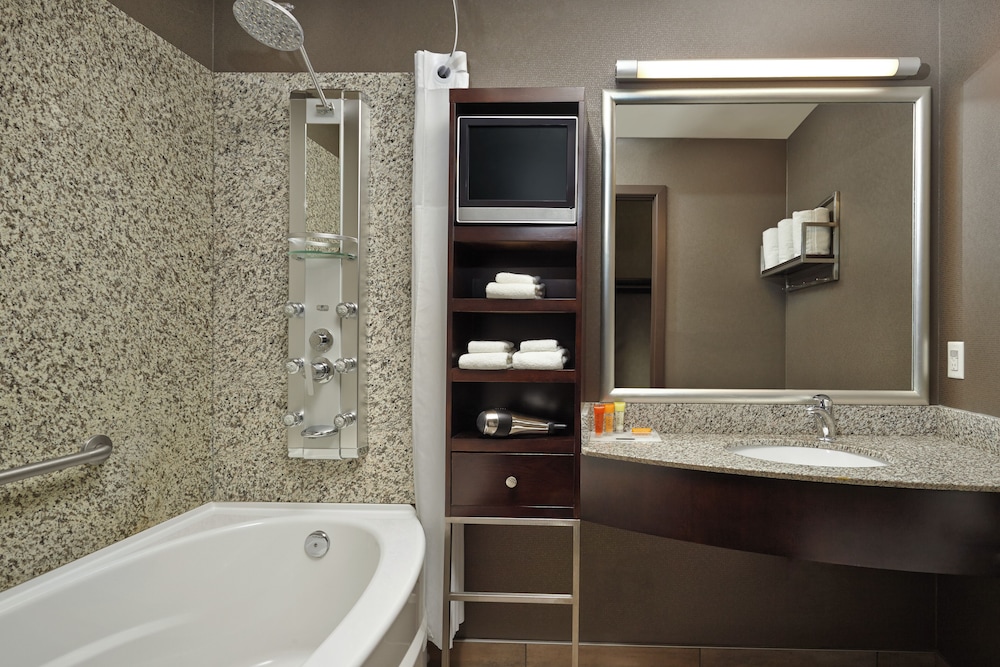 Acclaim Hotel By Clique 60/62