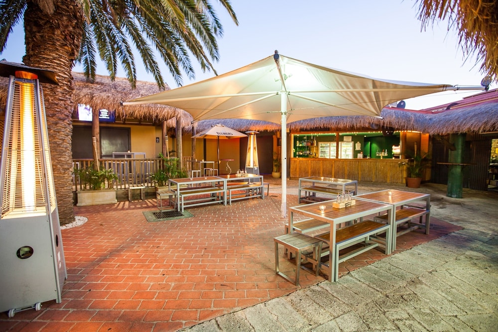 Leisure Inn 14/64