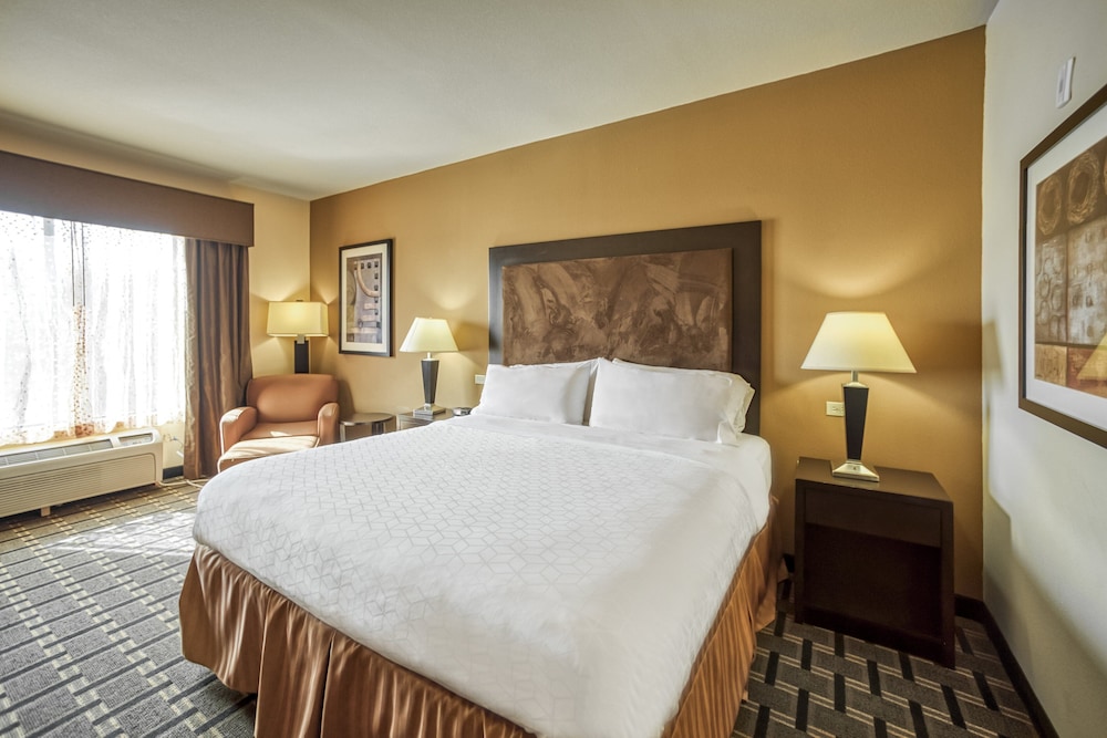 Suite, King Bed, Extra Floor Space, Sofa