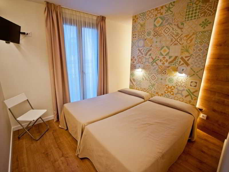Hostal Marenostrum 7/58