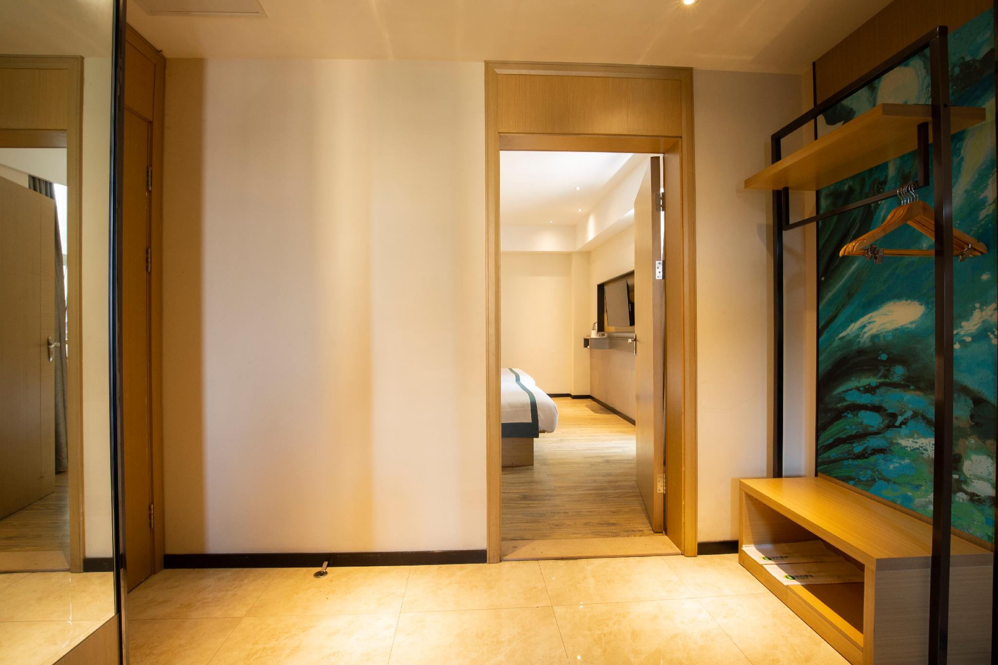 City Comfort Inn Xiantao First Middle School 51/52