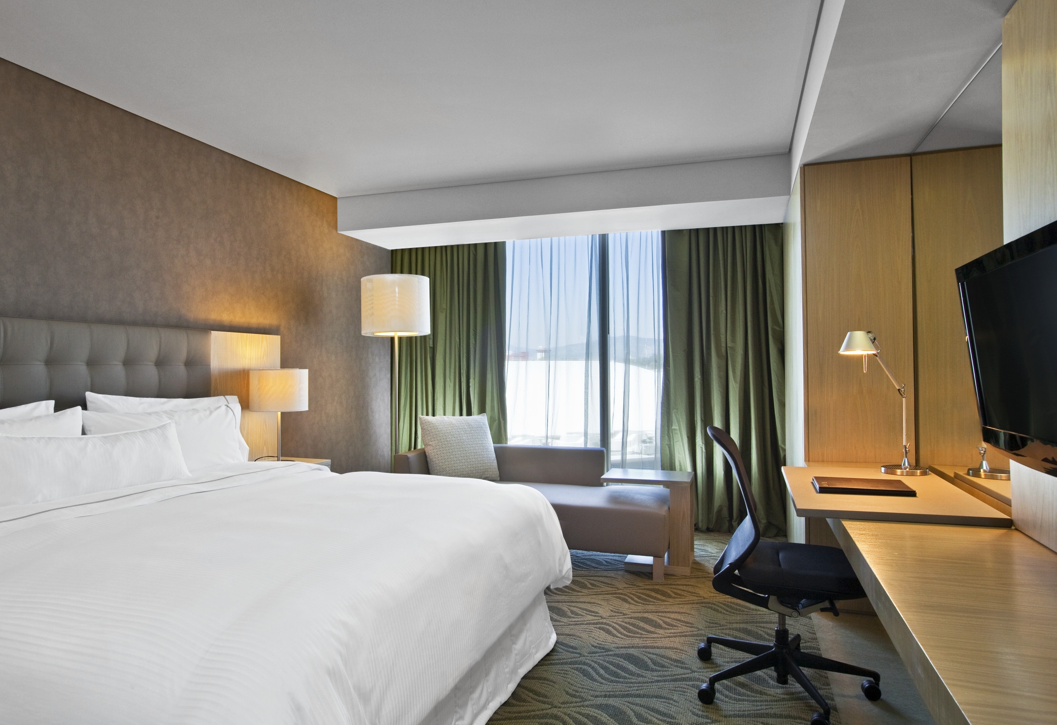 Premium, King Bed
