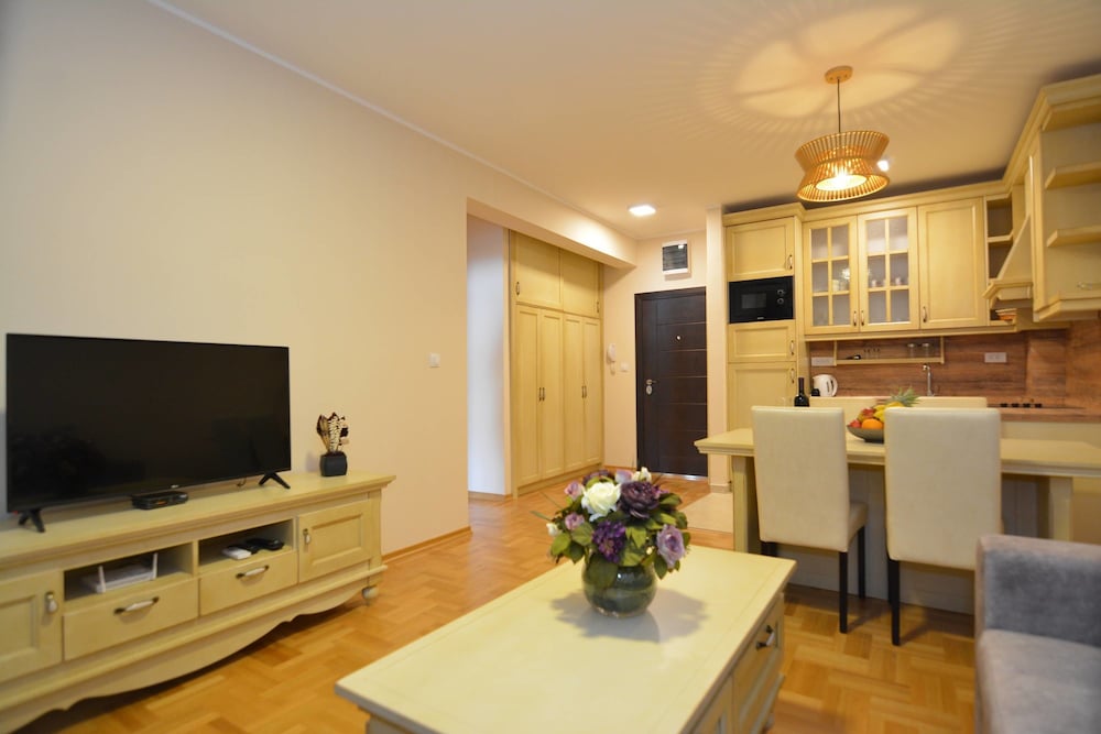 Apartments Dobrotski Dvori 28/64